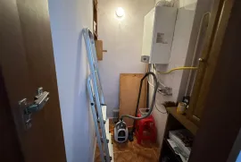 For Rent, 3 Room, Old building, Tbilisi, saburtalo