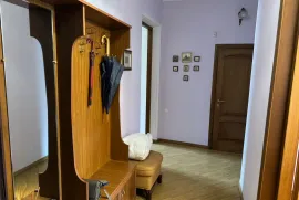 For Rent, 3 Room, Old building, Tbilisi, saburtalo