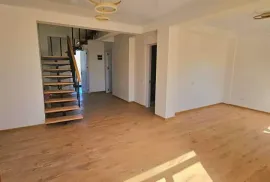 იყიდება ბინა, 5 ოთახიანი, ძველი აშენებული, თბილისი, ვარკეთილი