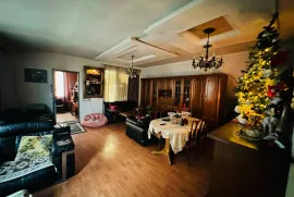 Продается Дом, 15 Kомнатная, Тбилиси, Исани