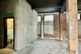 For Rent, Universal commercial space, Isani