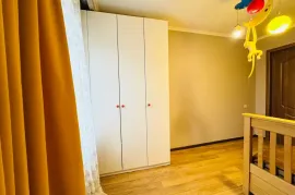 Apartment for sale, 4 Room, Old building, Tbilisi, Nutsubidze plateau