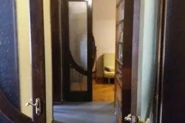 ქირავდება ბინა, 3 ოთახიანი, ძველი აშენებული, ბათუმი, ძველი ბათუმის უბანი