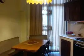 ქირავდება ბინა, 3 ოთახიანი, ძველი აშენებული, ბათუმი, ძველი ბათუმის უბანი