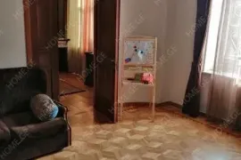 Продается квартира, 5 Kомнатная, Старое здание, Тбилиси, Чугурети