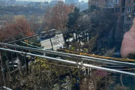 Продается квартира, 3 Kомнатная, Старое здание, Тбилиси, Дигоми