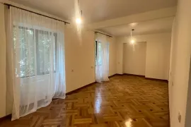 For Rent, 5 Room, Old building, Tbilisi