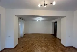 For Rent, 5 Room, Old building, Tbilisi