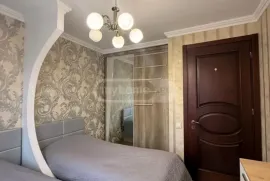 იყიდება ბინა, 4 ოთახიანი, ძველი აშენებული, თბილისი, ვარკეთილი