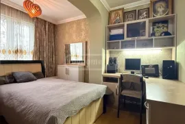 იყიდება ბინა, 4 ოთახიანი, ძველი აშენებული, თბილისი, ვარკეთილი