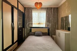 იყიდება ბინა, 4 ოთახიანი, ძველი აშენებული, თბილისი, ვარკეთილი