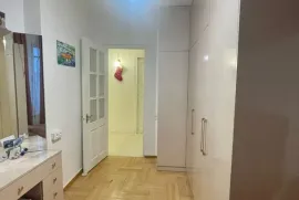 Продается квартира, 3 Kомнатная, Старое здание, Тбилиси, Мухиани