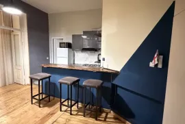 Продается квартира, 3 Kомнатная, Старое здание, Тбилиси, Чугурети