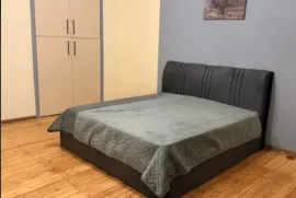 Продается квартира, 3 Kомнатная, Старое здание, Тбилиси, Чугурети