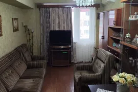 ქირავდება ბინა, 2 ოთახიანი, ძველი აშენებული, ბათუმი, რუსთაველის უბანი