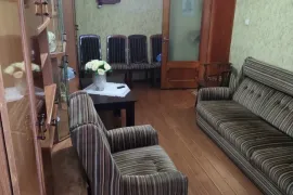 ქირავდება ბინა, 2 ოთახიანი, ძველი აშენებული, ბათუმი, რუსთაველის უბანი