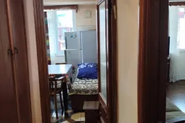 ქირავდება ბინა, 2 ოთახიანი, ძველი აშენებული, ბათუმი, რუსთაველის უბანი