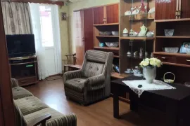 ქირავდება ბინა, 2 ოთახიანი, ძველი აშენებული, ბათუმი, რუსთაველის უბანი