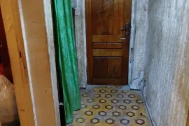 Продается квартира, 4 Kомнатная, Старое здание, Кутаиси, Габашвили Холм