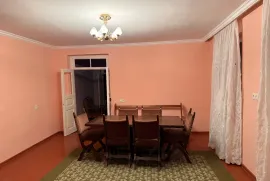 Аренда, 3 Kомнатная, Старое здание, Тбилиси