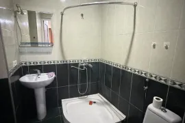 Аренда, 2 Kомнатная, Старое здание, Тбилиси, Сололаки