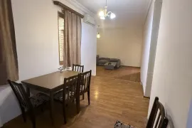 Аренда, 2 Kомнатная, Старое здание, Тбилиси, Сололаки