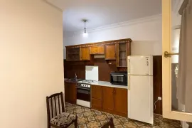 Аренда, 2 Kомнатная, Старое здание, Тбилиси, Сололаки