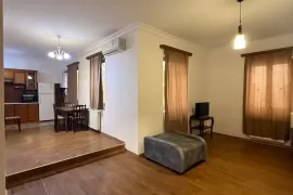 Аренда, 2 Kомнатная, Старое здание, Тбилиси, Сололаки