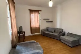 Аренда, 2 Kомнатная, Старое здание, Тбилиси, Сололаки