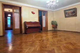 Apartment for sale, 5 Room, Old building, Tbilisi, Chugureti