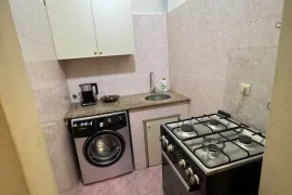 Аренда, 3 Kомнатная, Старое здание, Батуми, Руставельский район