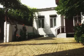 Аренда, 3 Kомнатная, Старое здание, Батуми, Руставельский район