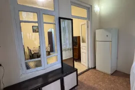 Аренда, 3 Kомнатная, Старое здание, Батуми, Руставельский район