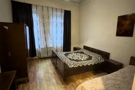 Аренда, 3 Kомнатная, Старое здание, Батуми, Руставельский район