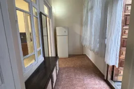 Аренда, 3 Kомнатная, Старое здание, Батуми, Руставельский район