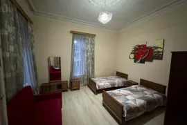 Аренда, 3 Kомнатная, Старое здание, Батуми, Руставельский район