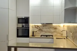 Продается квартира, 4 Kомнатная, Новостройка, Батуми, Руставельский район