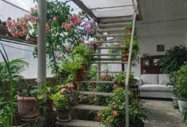 იყიდება სახლი, 7 ოთახიანი, თბილისი, სოფ. დიღომი