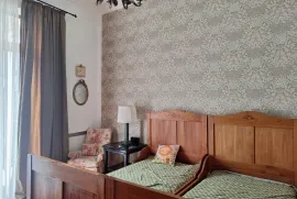 ქირავდება ბინა, 4 ოთახიანი, ძველი აშენებული, თბილისი, ვაკე