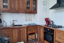 ქირავდება ბინა, 4 ოთახიანი, ძველი აშენებული, თბილისი, ვაკე