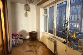 Ипотека квартиры, 3 Kомнатная, Старое здание, Тбилиси, Варкетили