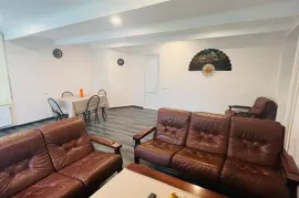 For Rent, 3 Room, Old building, Tbilisi, vake