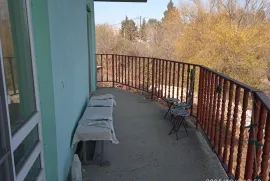 იყიდება სახლი, 6 ოთახიანი, თბილისი, სამგორი