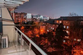 Аренда, 2 Kомнатная, Старое здание, Тбилиси, saburtalo