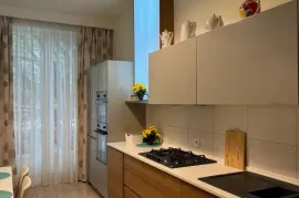 ქირავდება ბინა, 3 ოთახიანი, ძველი აშენებული, თბილისი, ვაკე