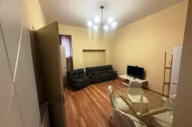 Аренда, 3 Kомнатная, Старое здание, Тбилиси, Чугурети