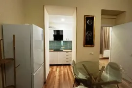 Аренда, 3 Kомнатная, Старое здание, Тбилиси, Чугурети