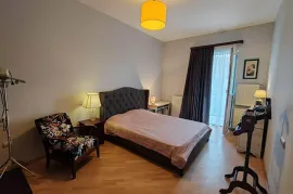 იყიდება ბინა, 4 ოთახიანი, ძველი აშენებული, თბილისი, ვერა