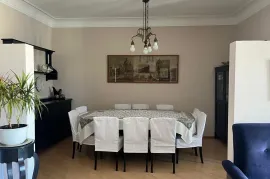 იყიდება ბინა, 4 ოთახიანი, ძველი აშენებული, თბილისი, ვერა