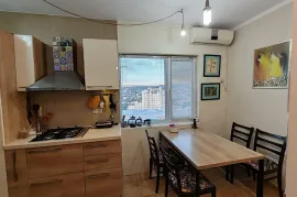 იყიდება ბინა, 4 ოთახიანი, ძველი აშენებული, თბილისი, ვერა